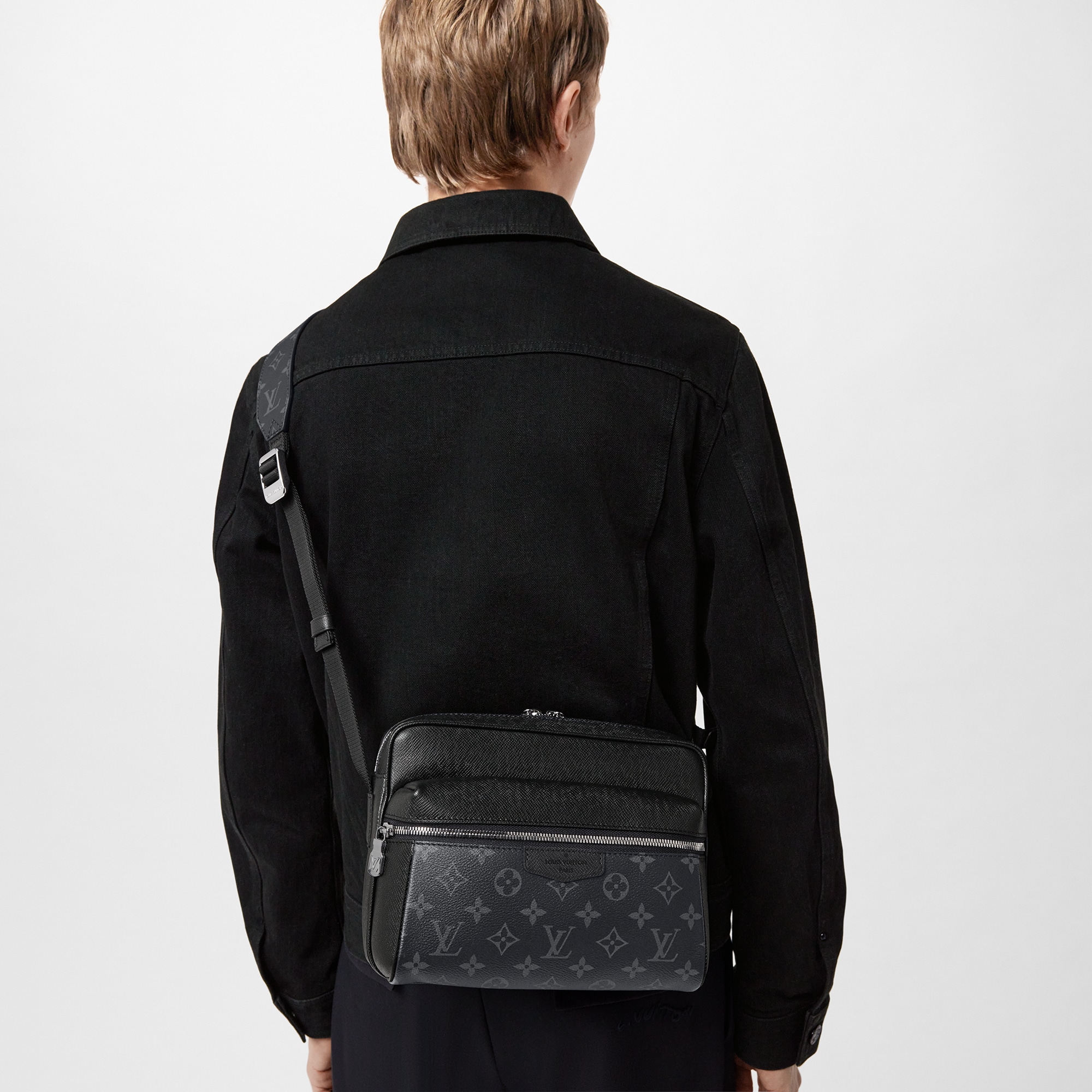 Outdoor Messenger Taigarama - Men - Bags | LOUIS VUITTON ®